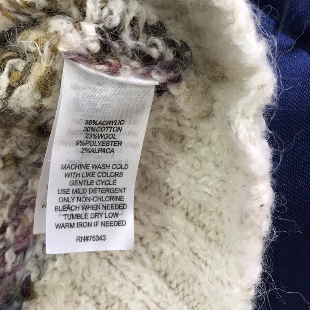 Form fitting wool sweater dress - Picture 7 of 7